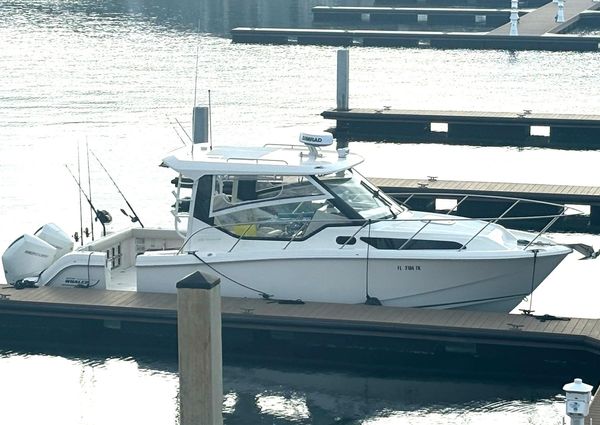 Boston Whaler 325 Conquest image