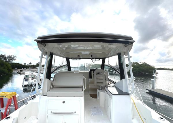 Boston Whaler 325 Conquest image