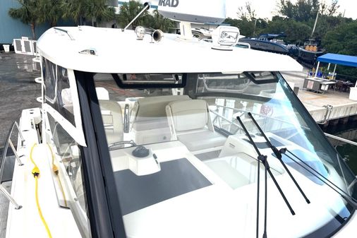 Boston-whaler 325-CONQUEST image