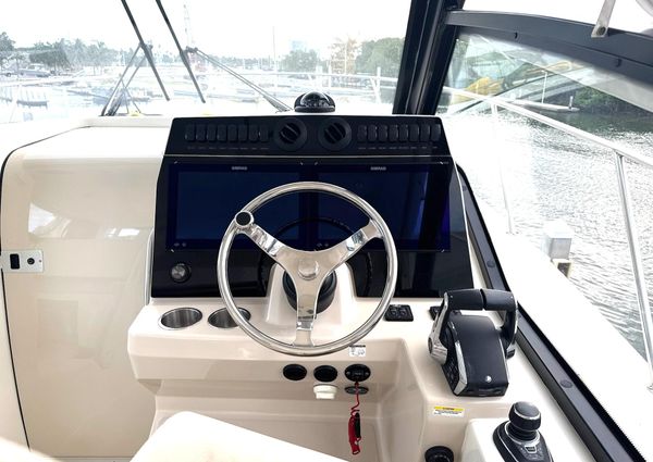 Boston Whaler 325 Conquest image