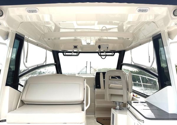 Boston Whaler 325 Conquest image