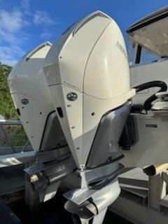 Boston Whaler 325 Conquest image