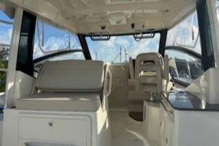 Boston Whaler 325 Conquest image