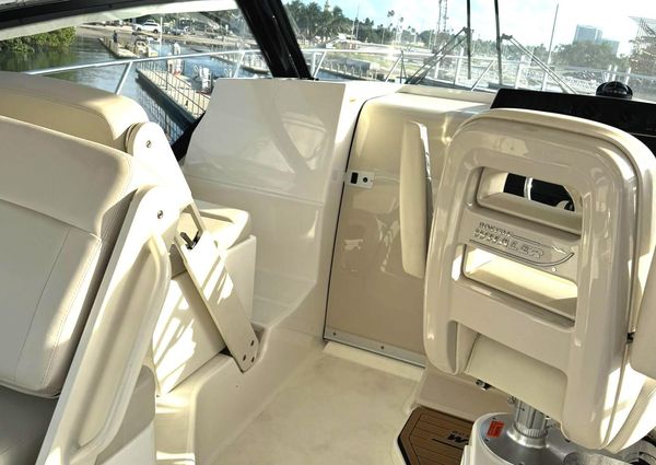 Boston Whaler 325 Conquest image