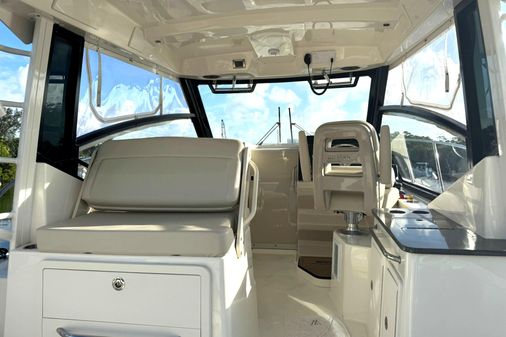 Boston-whaler 325-CONQUEST image