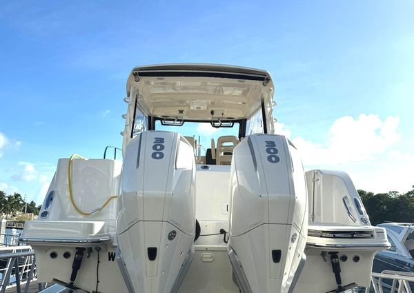 Boston Whaler 325 Conquest image