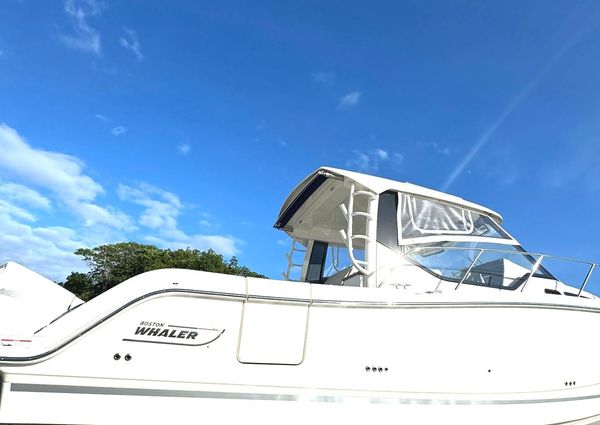 Boston Whaler 325 Conquest image