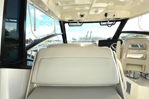 Boston-whaler 325-CONQUEST image