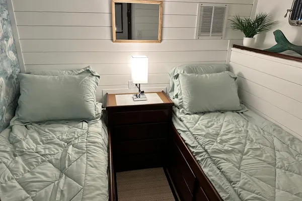 Hatteras 53 Motor Yacht Hard Top image