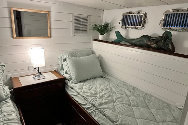 Hatteras 53 Motor Yacht Hard Top image