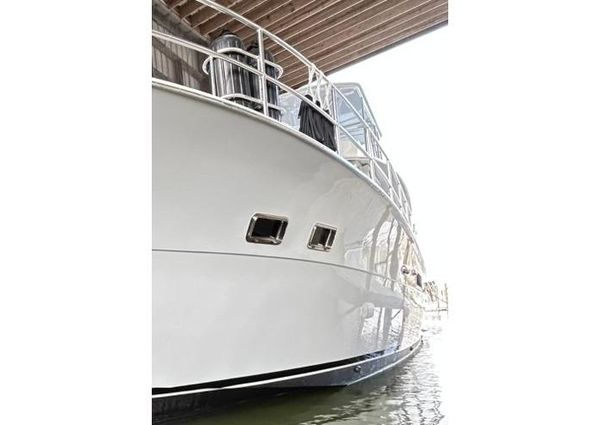 Hatteras 53 Motor Yacht Hard Top image