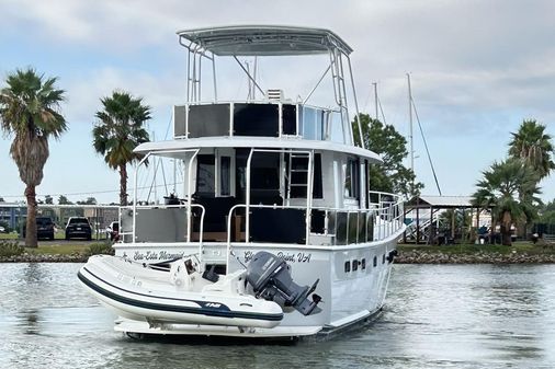 Hatteras 53 Motor Yacht Hard Top image