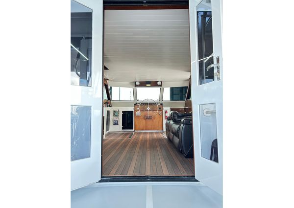 Hatteras 53 Motor Yacht Hard Top image