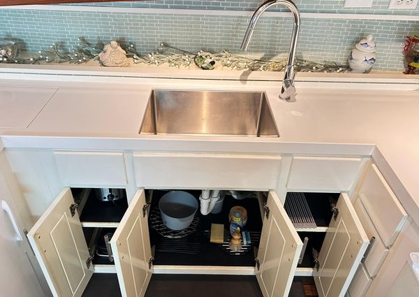 Hatteras 53 Motor Yacht Hard Top image