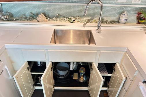 Hatteras 53 Motor Yacht Hard Top image