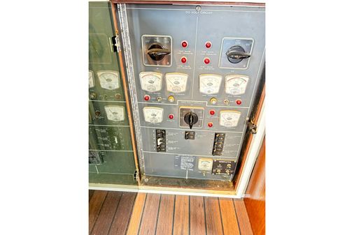 Hatteras 53 Motor Yacht Hard Top image