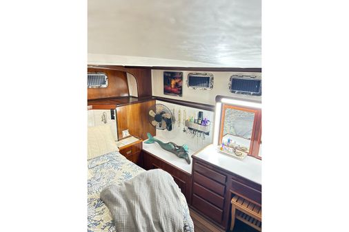Hatteras 53 Motor Yacht Hard Top image