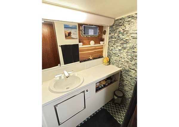 Hatteras 53 Motor Yacht Hard Top image