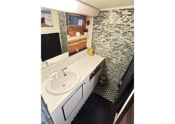 Hatteras 53 Motor Yacht Hard Top image