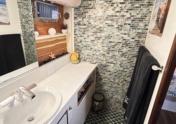 Hatteras 53 Motor Yacht Hard Top image