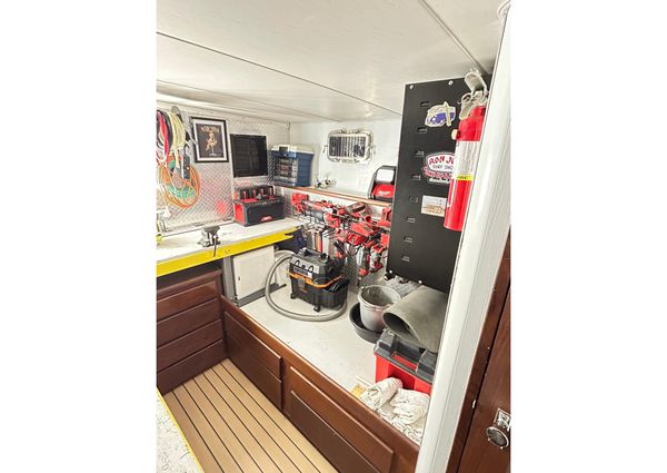 Hatteras 53 Motor Yacht Hard Top image