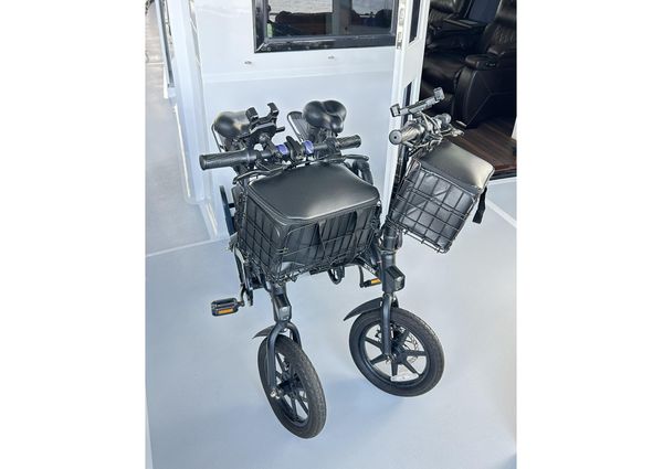 Hatteras 53 Motor Yacht Hard Top image