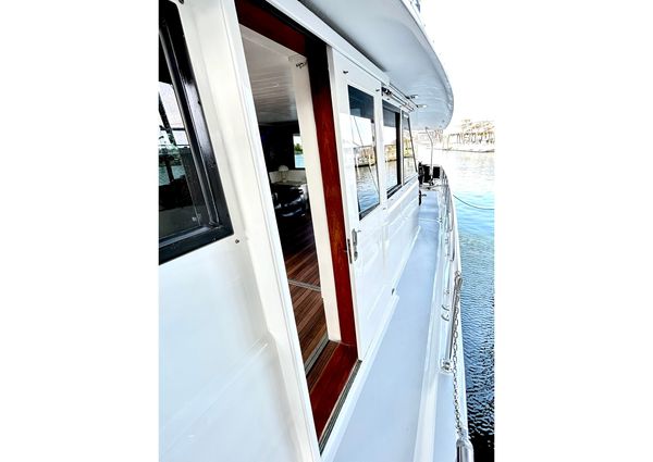 Hatteras 53 Motor Yacht Hard Top image