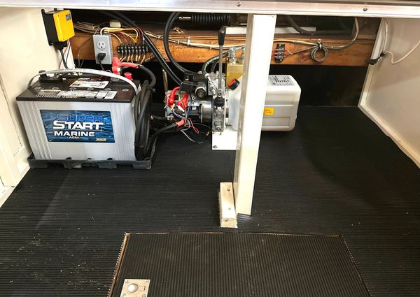 Hatteras 53 Motor Yacht Hard Top image