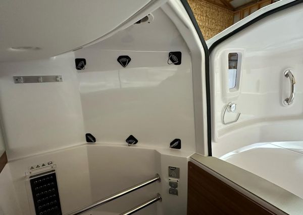 Axopar 28 CABIN image