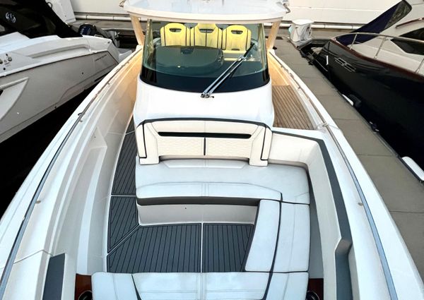 Tiara Yachts 38 LS image