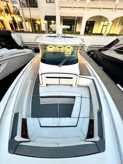 Tiara Yachts 38 LS image