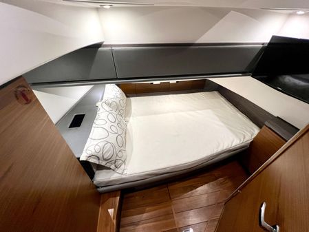 Tiara Yachts 38 LS image