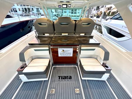 Tiara Yachts 38 LS image