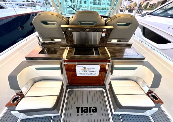 Tiara Yachts 38 LS image