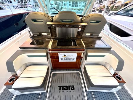 Tiara Yachts 38 LS image