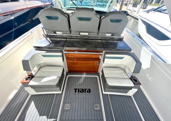 Tiara Yachts 38 LS image