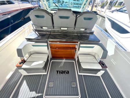 Tiara Yachts 38 LS image