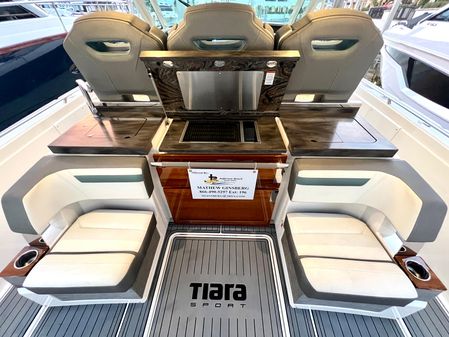 Tiara Yachts 38 LS image