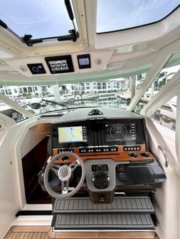 Tiara Yachts 38 LS image