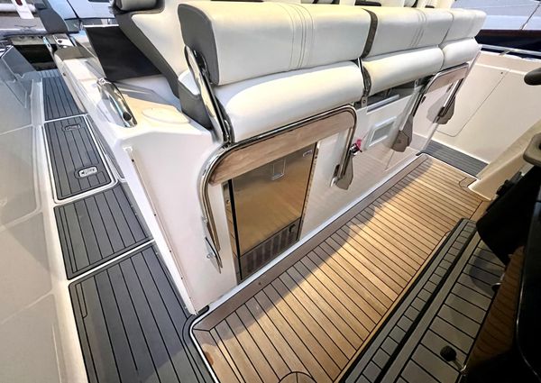 Tiara Yachts 38 LS image