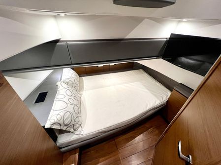 Tiara Yachts 38 LS image