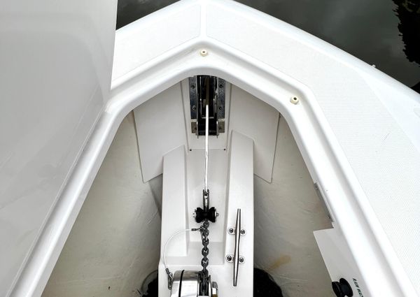 Tiara Yachts 38 LS image