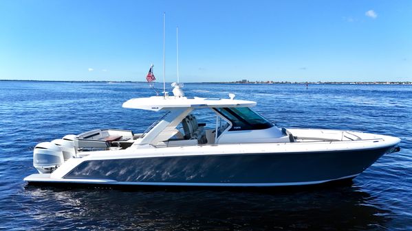 Tiara Yachts 38 LS image