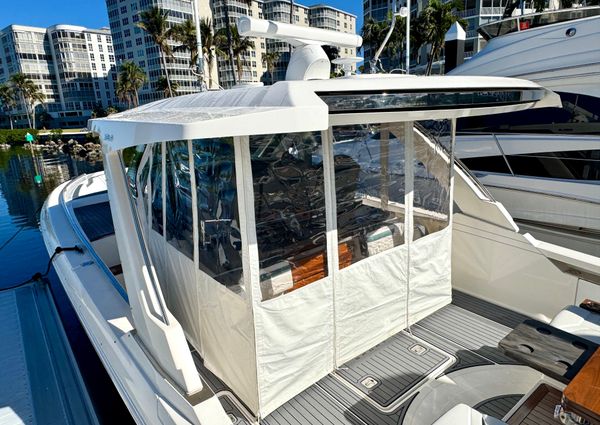 Tiara Yachts 38 LS image