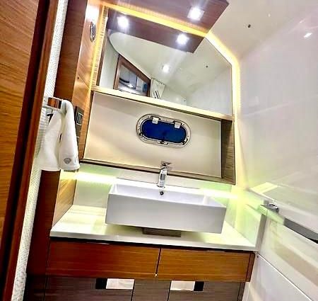 Tiara Yachts 38 LS image