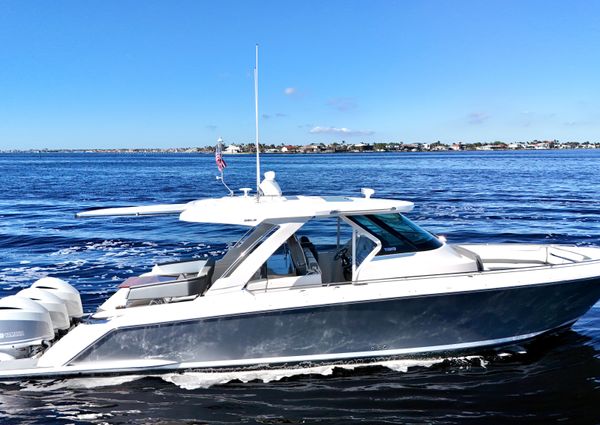 Tiara Yachts 38 LS image