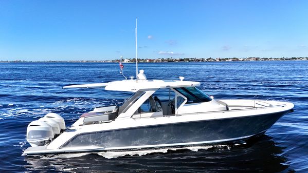 Tiara Yachts 38 LS image