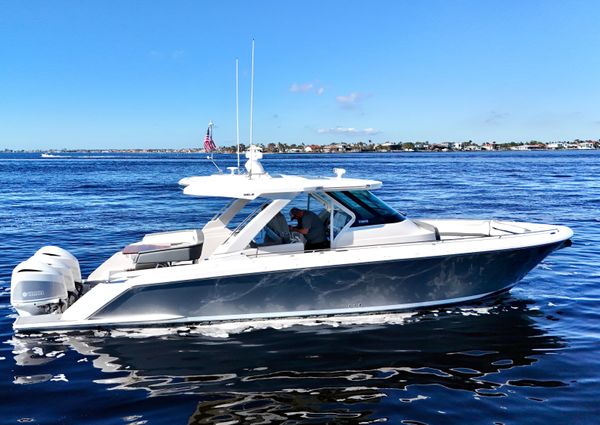 Tiara Yachts 38 LS image