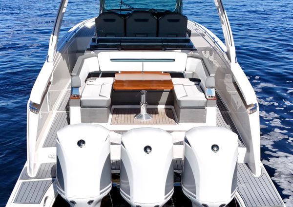 Tiara Yachts 38 LS image