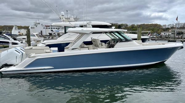 Tiara Yachts 43 LS